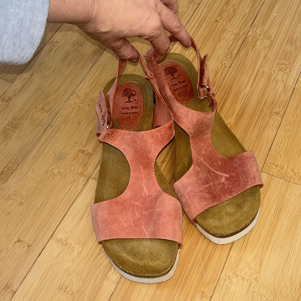 InterBios Red Leather Platform Sandal size 40, barely worn - Picture 7 of 8
